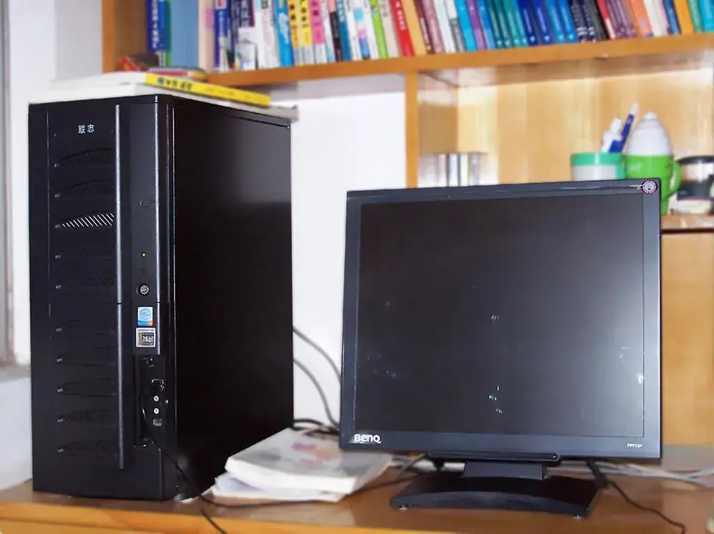The DIY PC that LUCHEN Watson used, sponsored by his father in 2005 when he was sophomore in Zhejiang Normal University.